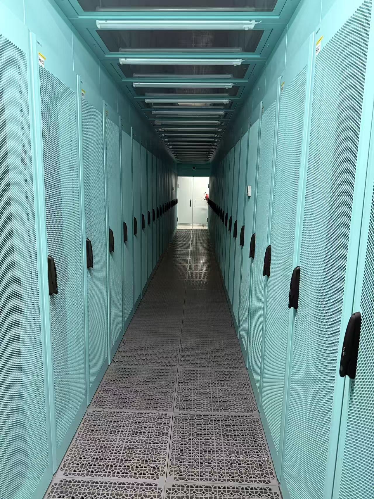 北京服务器，北京高电服务器托管，北京高电机柜租用，北京GPU服务器托管，北京高校服务器托管，酒仙桥服务器托管，M8数据中心机房托管，北京四环服务器托管，北京4U服务器托管，北京高电机柜租用，北京14KW机柜租用，北京高电力机房，